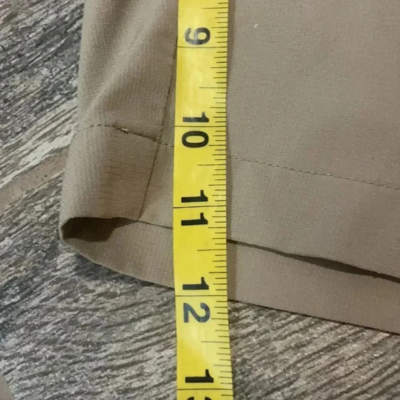 Adidas men’s 11” golf shorts, tan. Size 40 - Picture 9 of 11